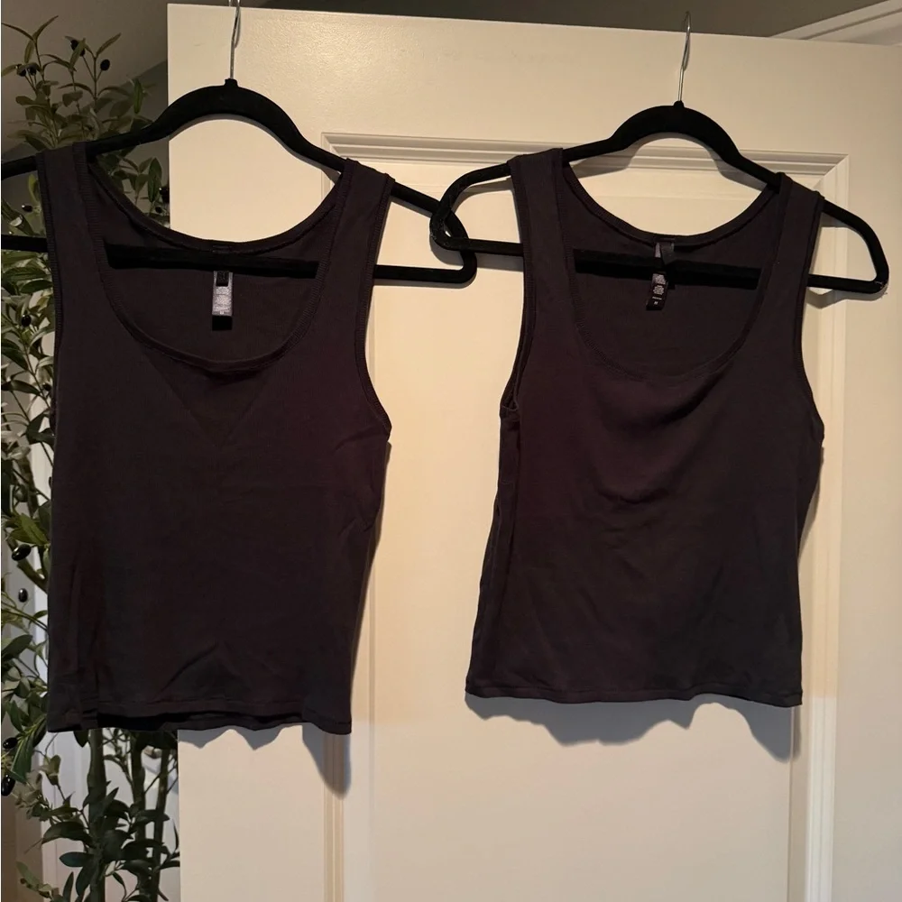SKIMS Bundle 2 crop tanks - Picture 1 of 5
